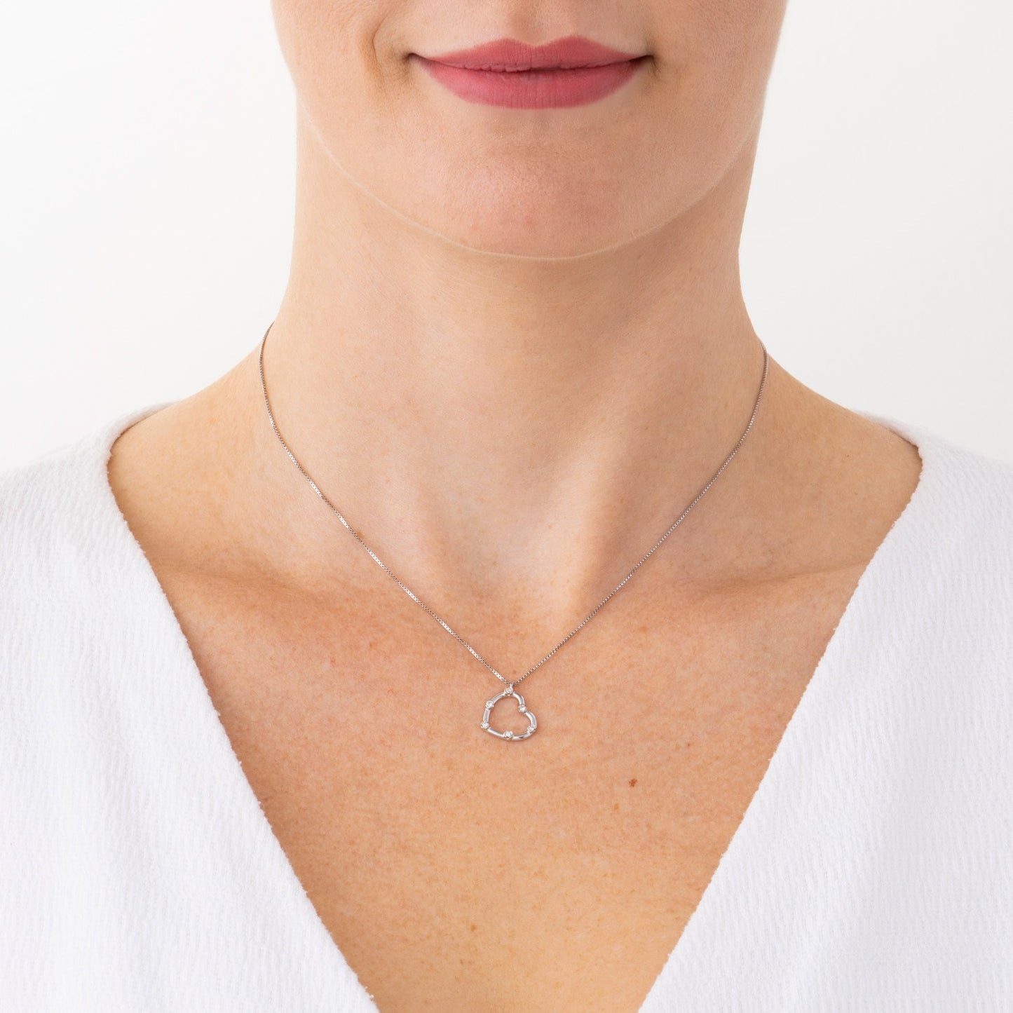 Colar berloque coração com diamantes em ouro