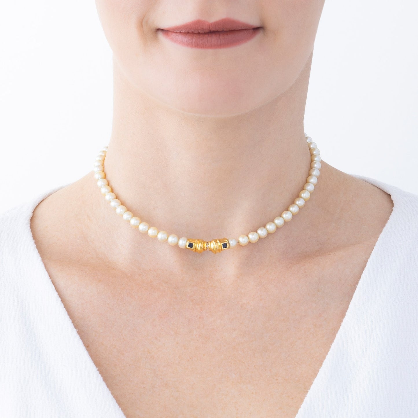 Colar choker pérolas com diamantes e safiras em ouro