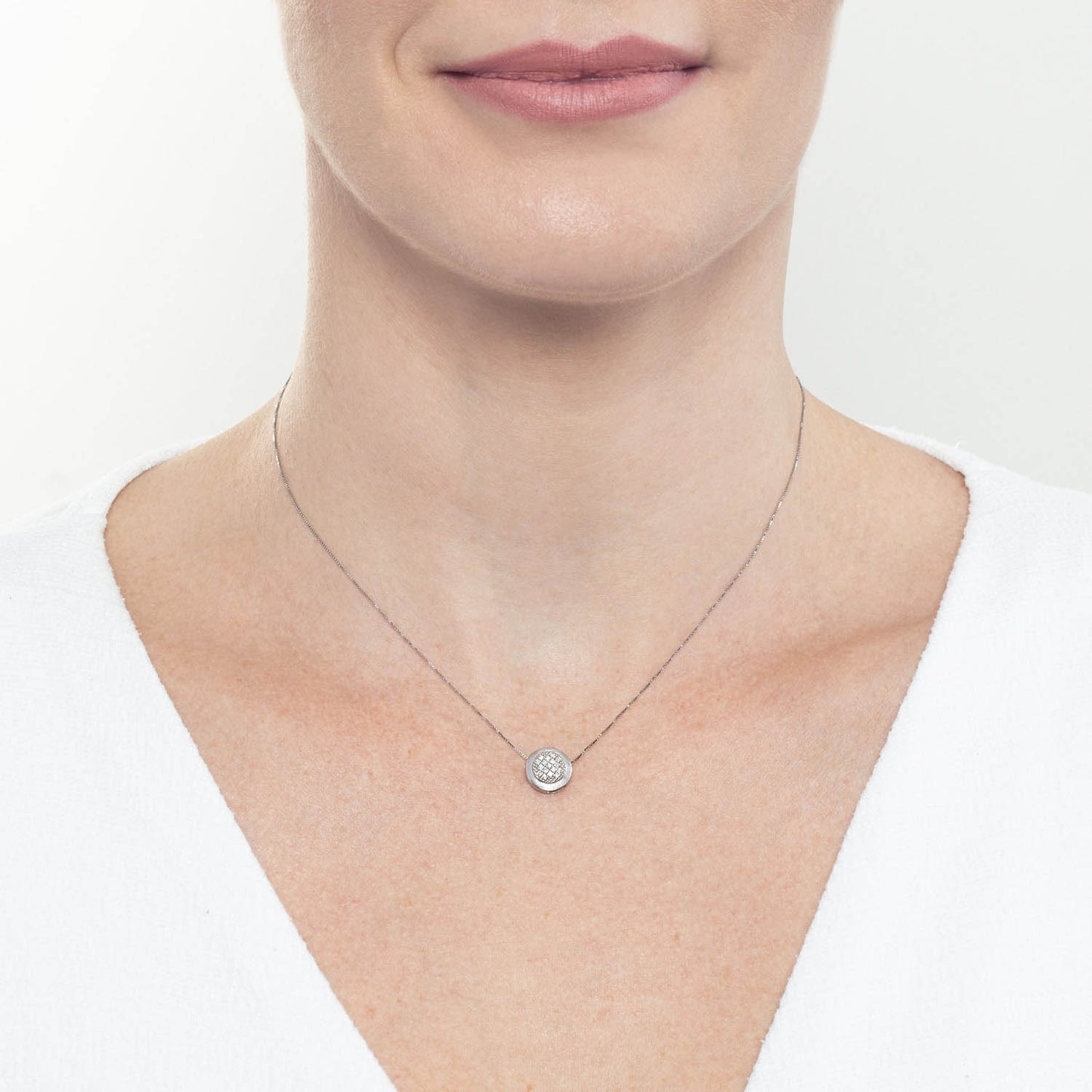 Colar berloque com diamantes em ouro