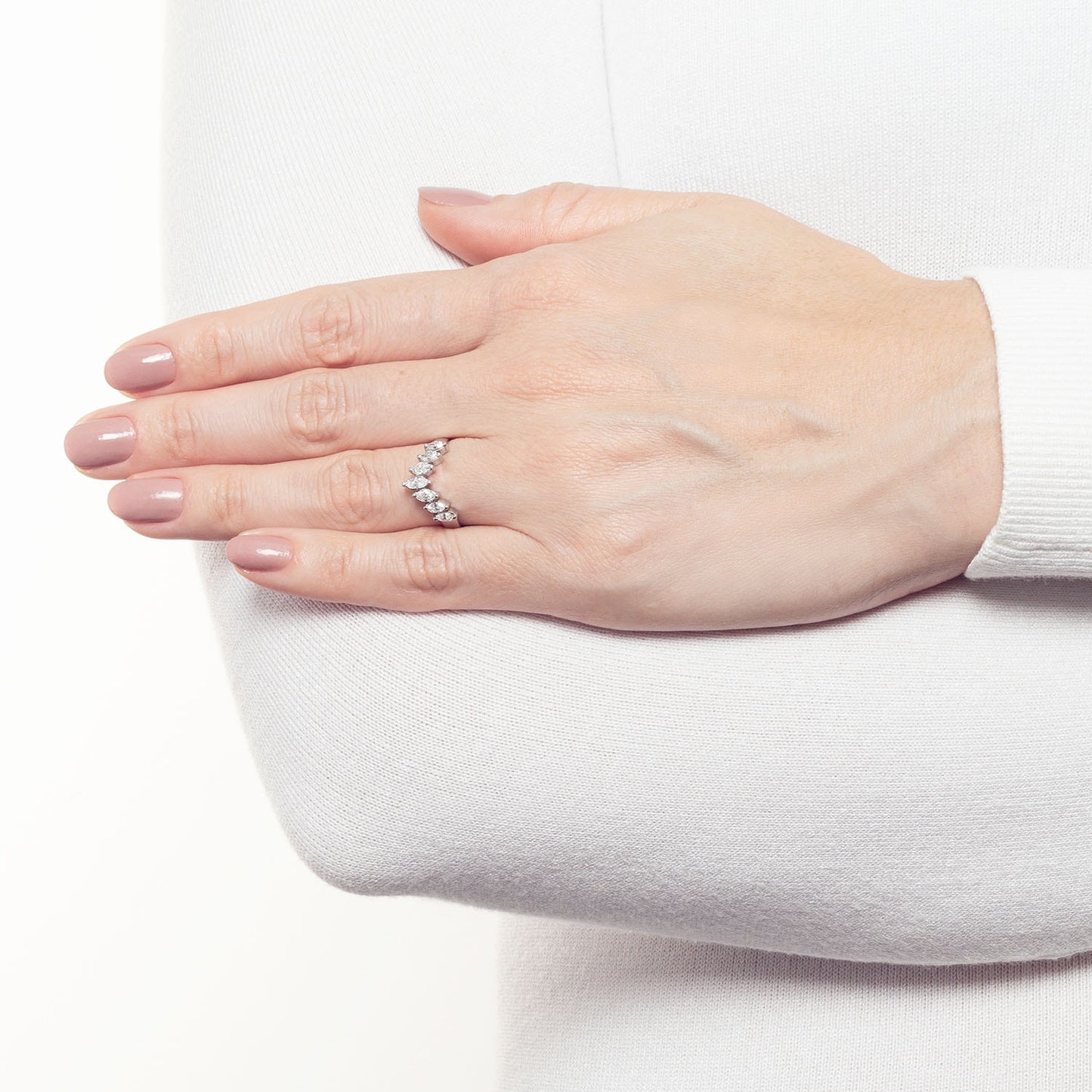 Anel design com 0,75 ct de diamantes em platina