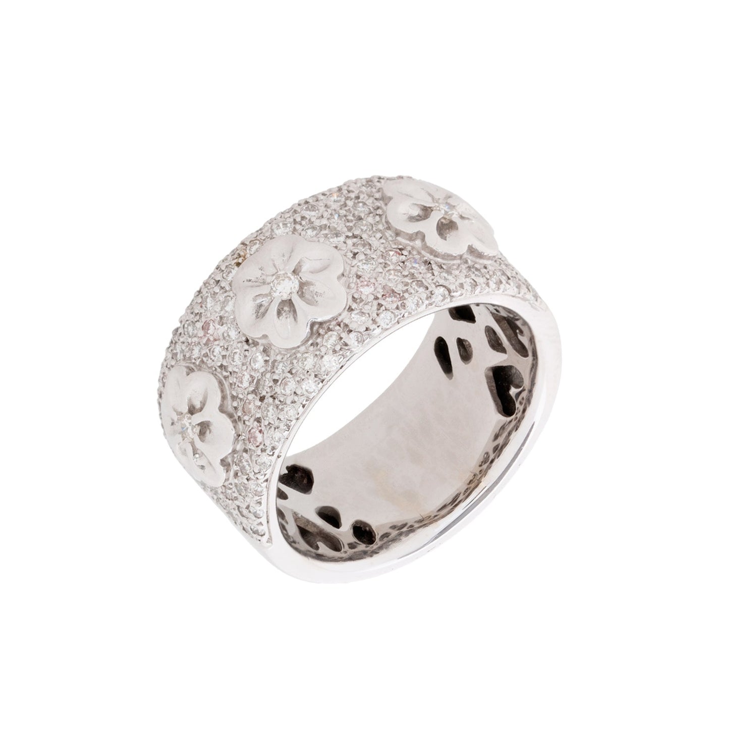 Anel pavê três flores com 0,59 ct de diamantes em ouro