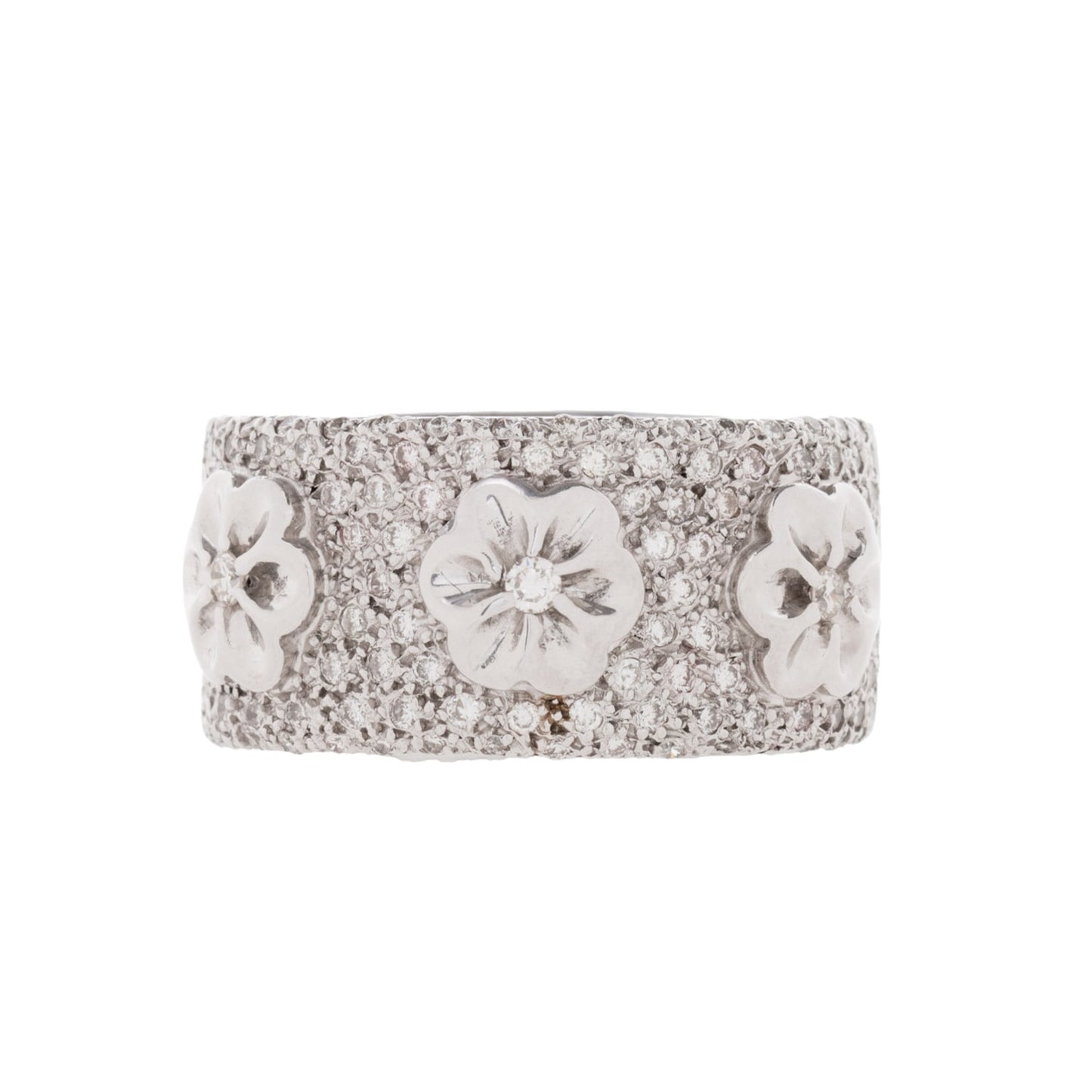 Anel pavê três flores com 0,59 ct de diamantes em ouro