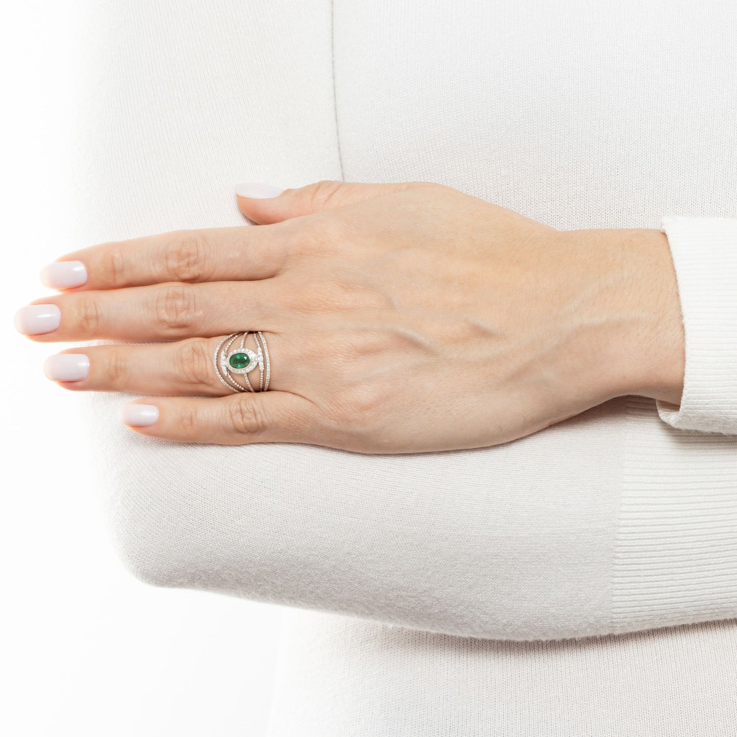 Anel aros com esmeralda e 0,42 ct de diamantes em ouro
