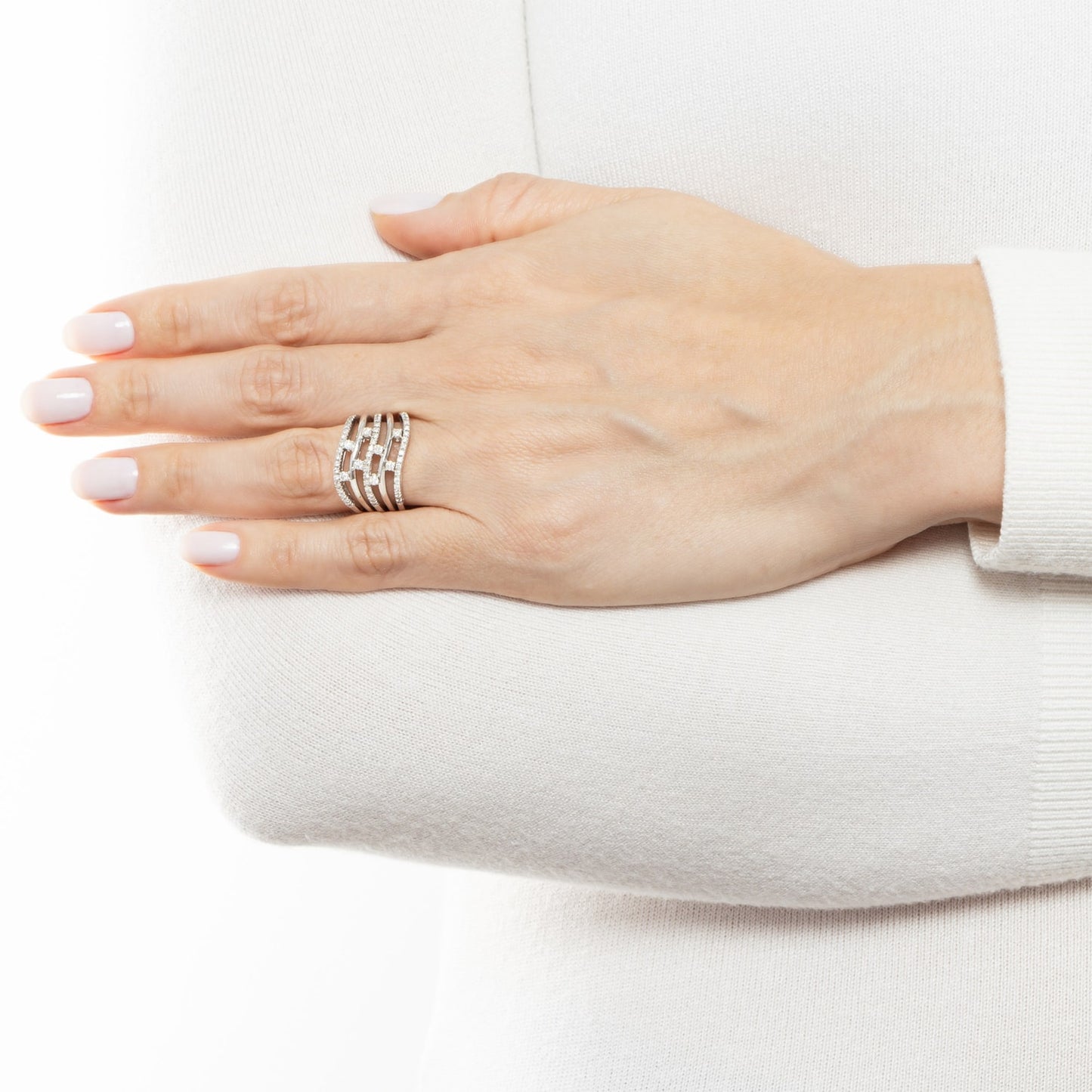 Anel aros com 0,69 ct de diamantes em ouro