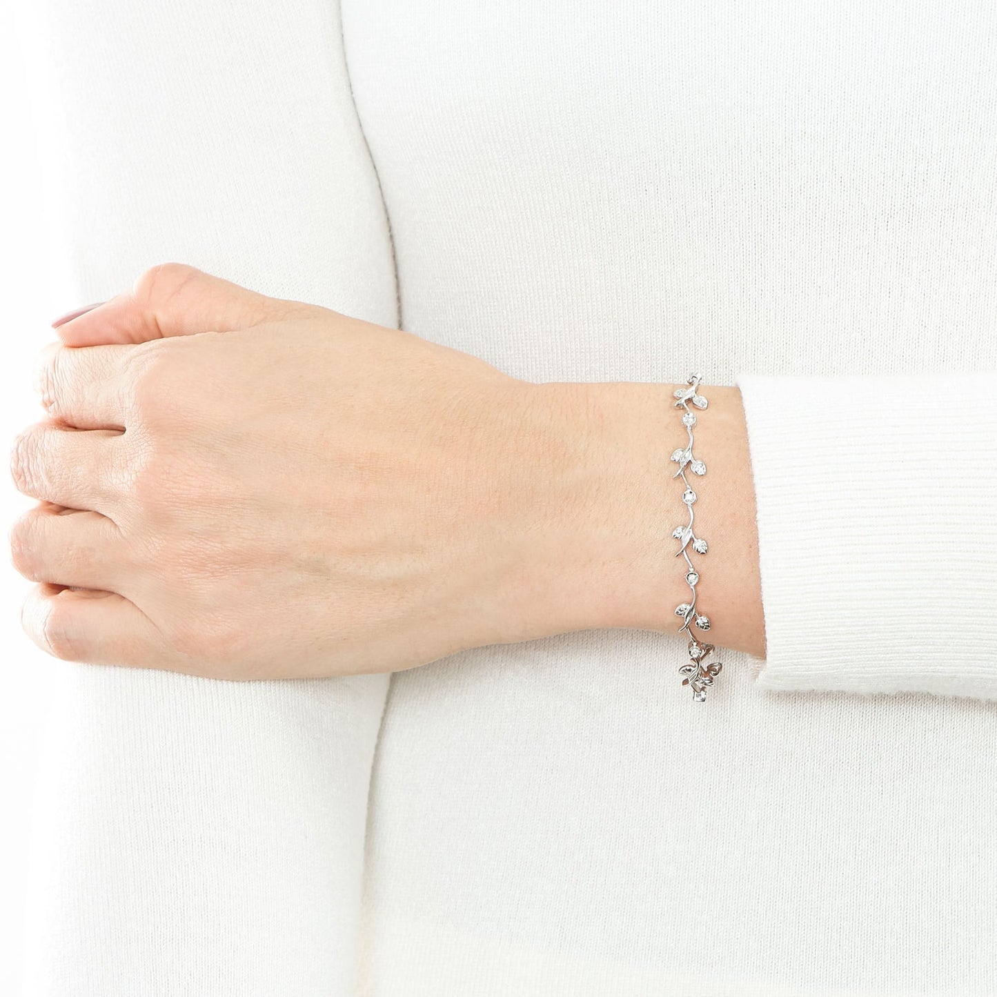 Pulseira articulada folhas com 0,20 ct de diamantes em ouro