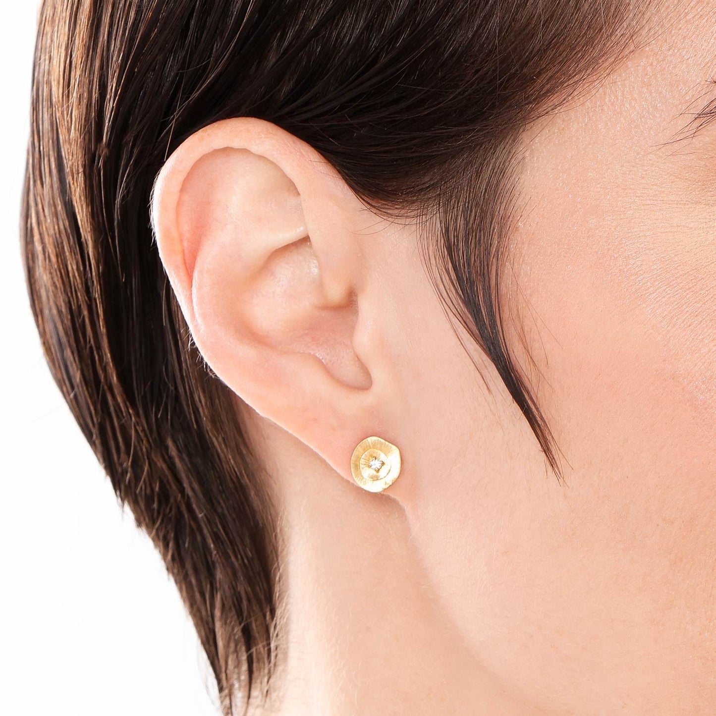 Brinco stud em ouro amarelo