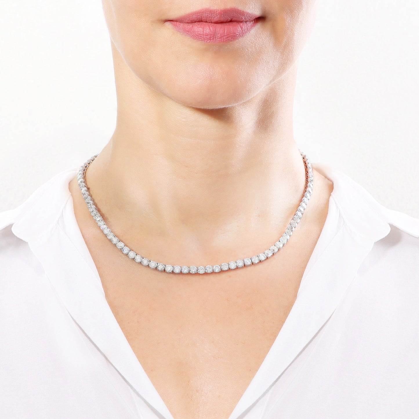Colar riviera com 18,69 ct de diamantes em ouro branco