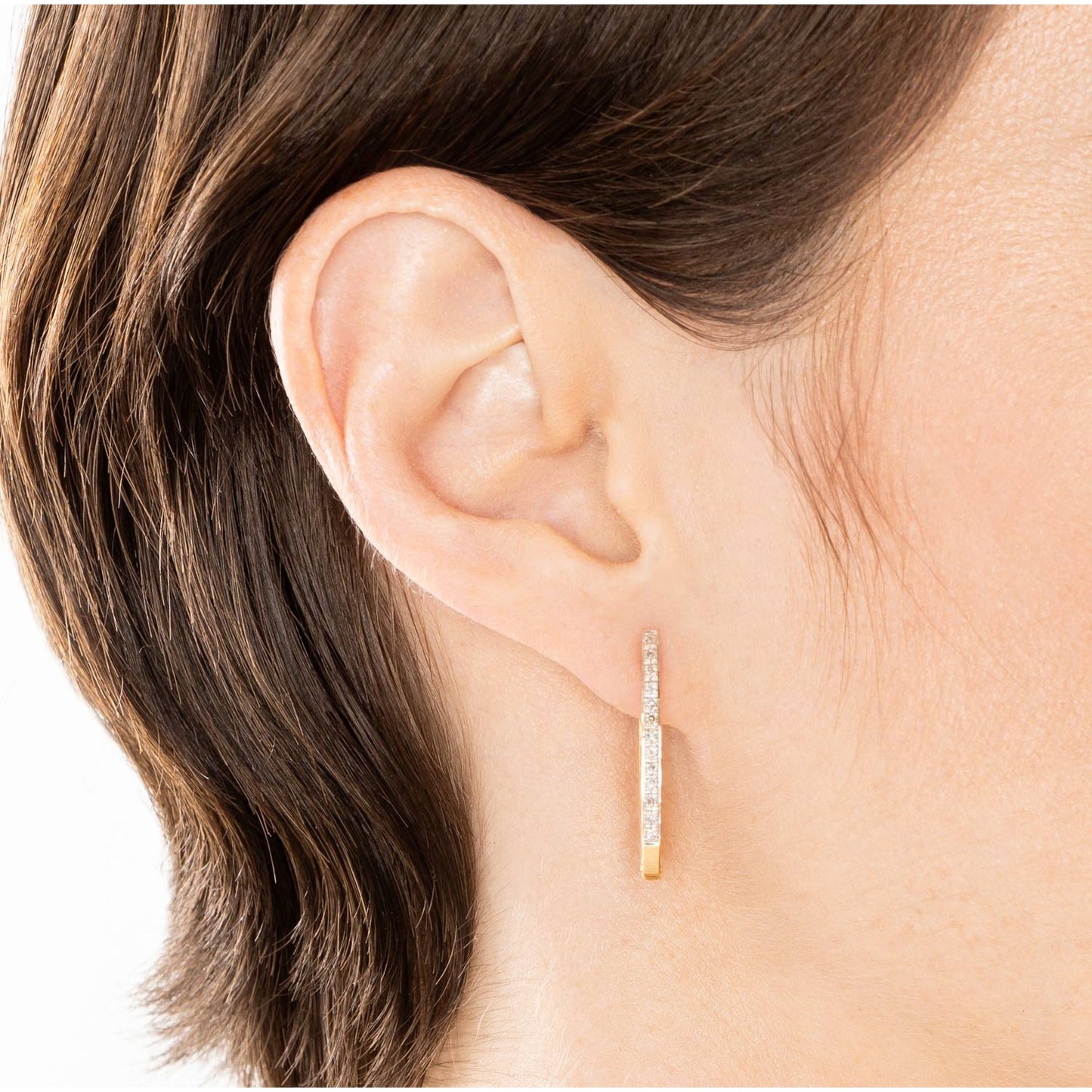 Brinco argola com 0,20 ct de diamantes em ouro bicolor