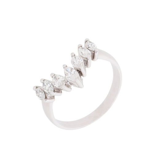 Anel design com 0,75 ct de diamantes em platina