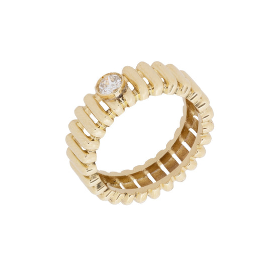 Anel design vazado com 0,20 ct de diamante em ouro